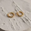 SELINA SMALL GOLDEN CREOL EARRING - Sisi Copenhagen