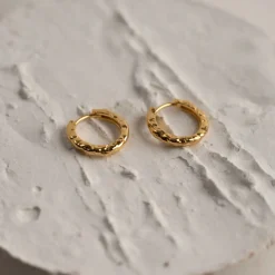 SELINA SMALL GOLDEN CREOL EARRING - Sisi Copenhagen