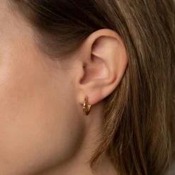 SELINA SMALL GOLDEN CREOL EARRING - Sisi Copenhagen
