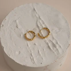 SELINA SMALL GOLDEN CREOL EARRING - Sisi Copenhagen