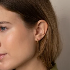 SELINA SMALL GOLDEN CREOL EARRING - Sisi Copenhagen