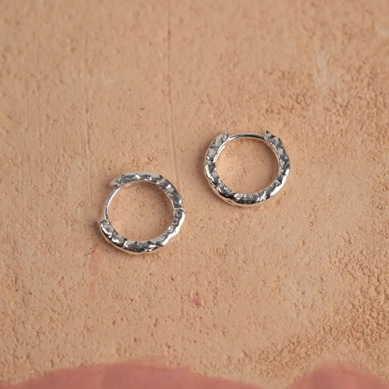 SELINA SMALL SILVER CREOL EARRING - Sisi Copenhagen