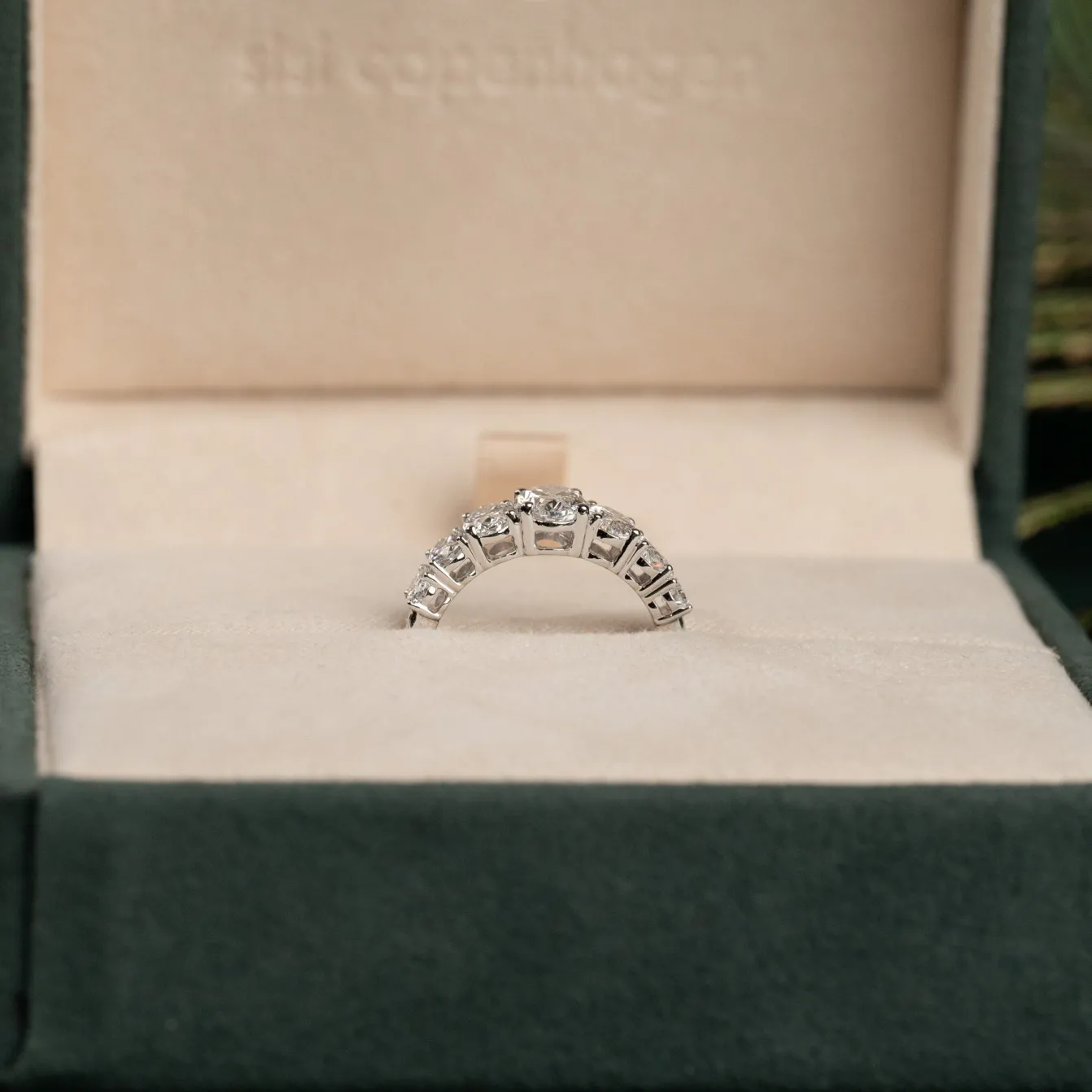 SEVEN-STONE OVAL DIAMOND RING - 2.0ct - WG