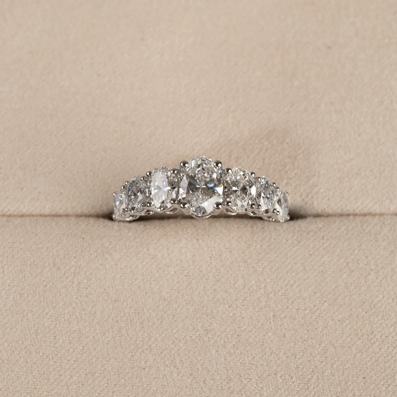 SEVEN-STONE OVAL DIAMOND RING - 2.0ct - WG