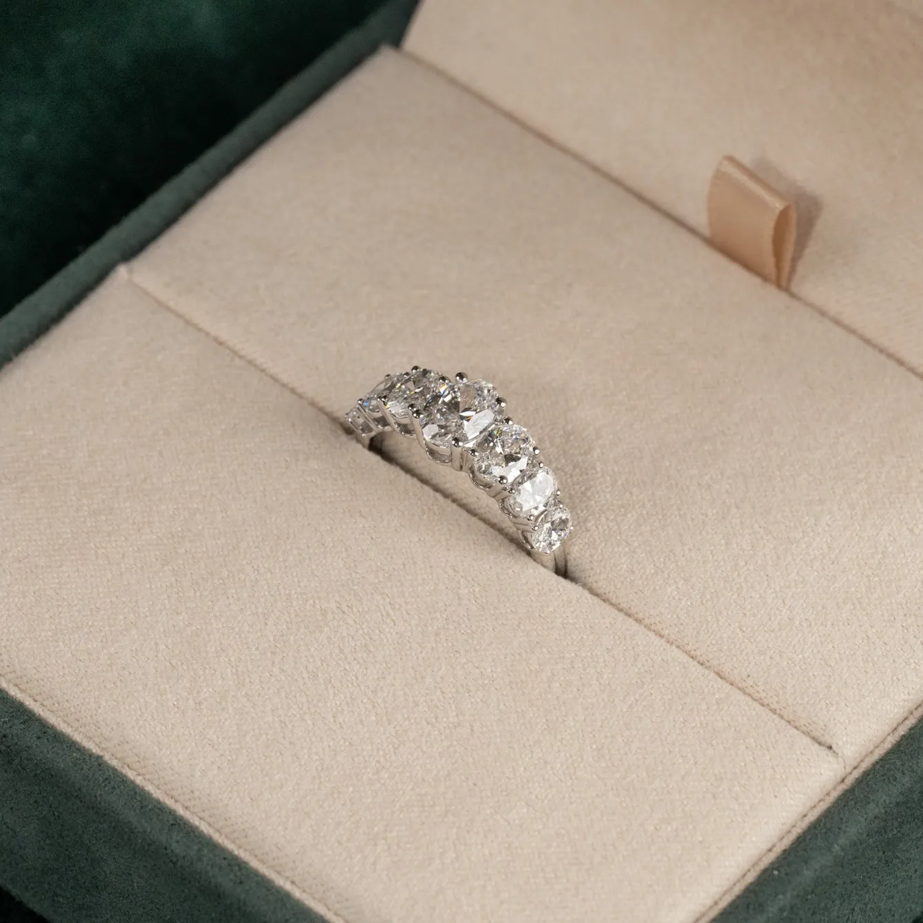 SEVEN-STONE OVAL DIAMOND RING - 2.0ct - WG