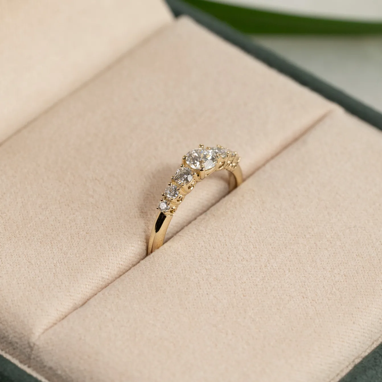 SEVEN-STONE TRELLIS DIAMOND RING - 0.7ct - YG