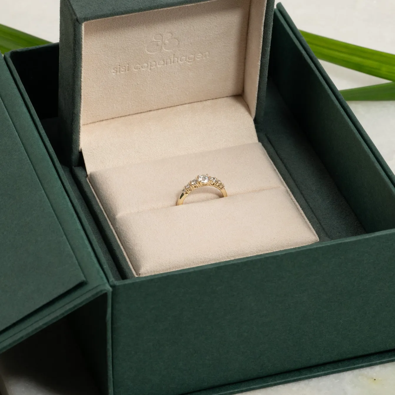 SEVEN-STONE TRELLIS DIAMOND RING - 0.7ct - YG