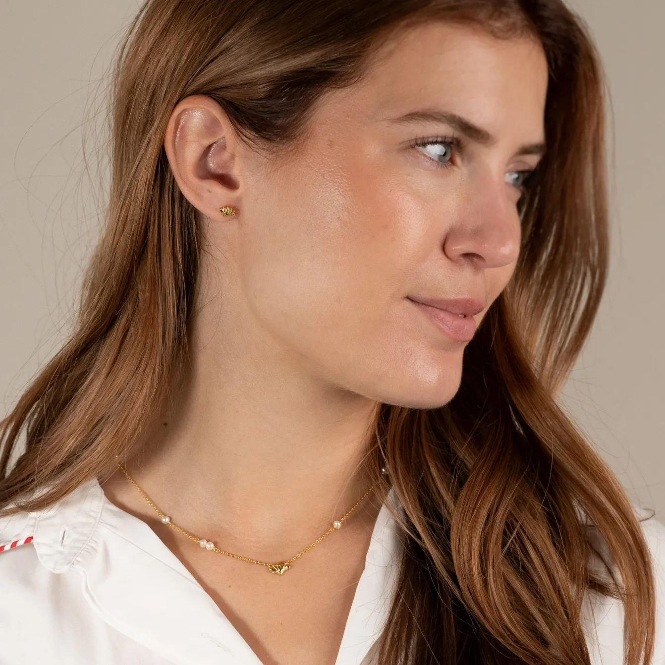 SHELLY GOLDEN STUD EARRING