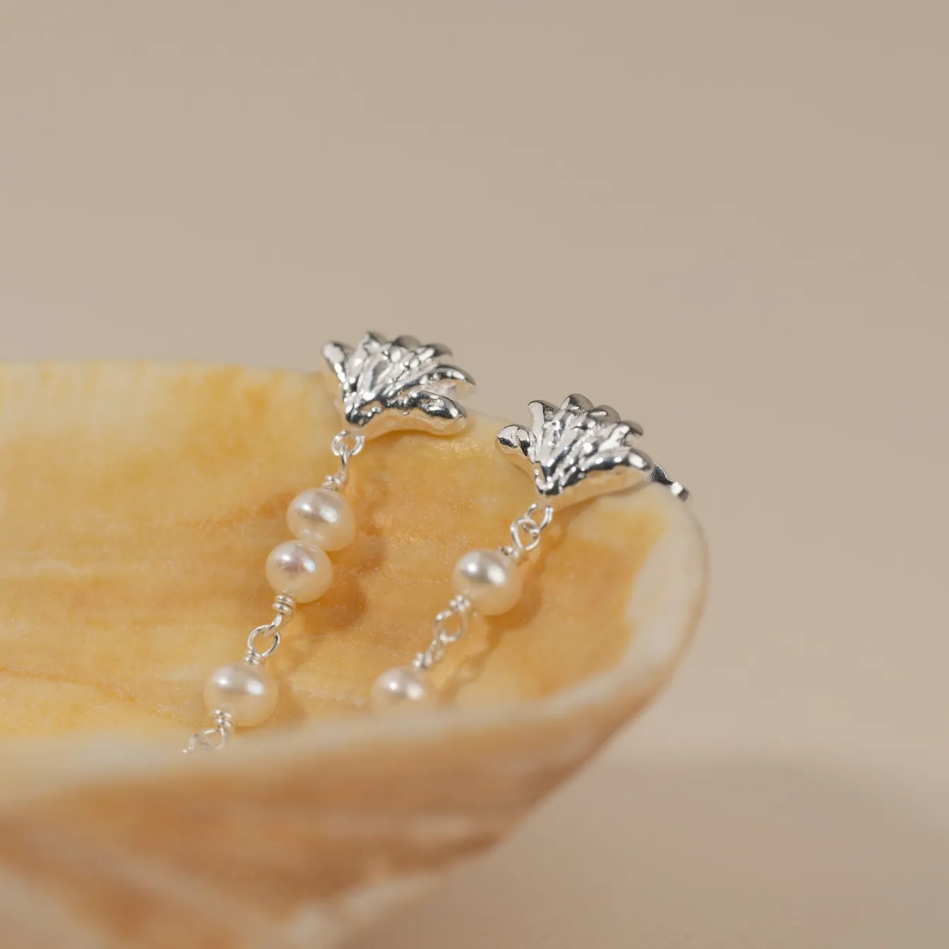 SHELLY PEARL DROP SILVER EARRING