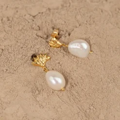 SHELLY PEARL GOLDEN EARRING