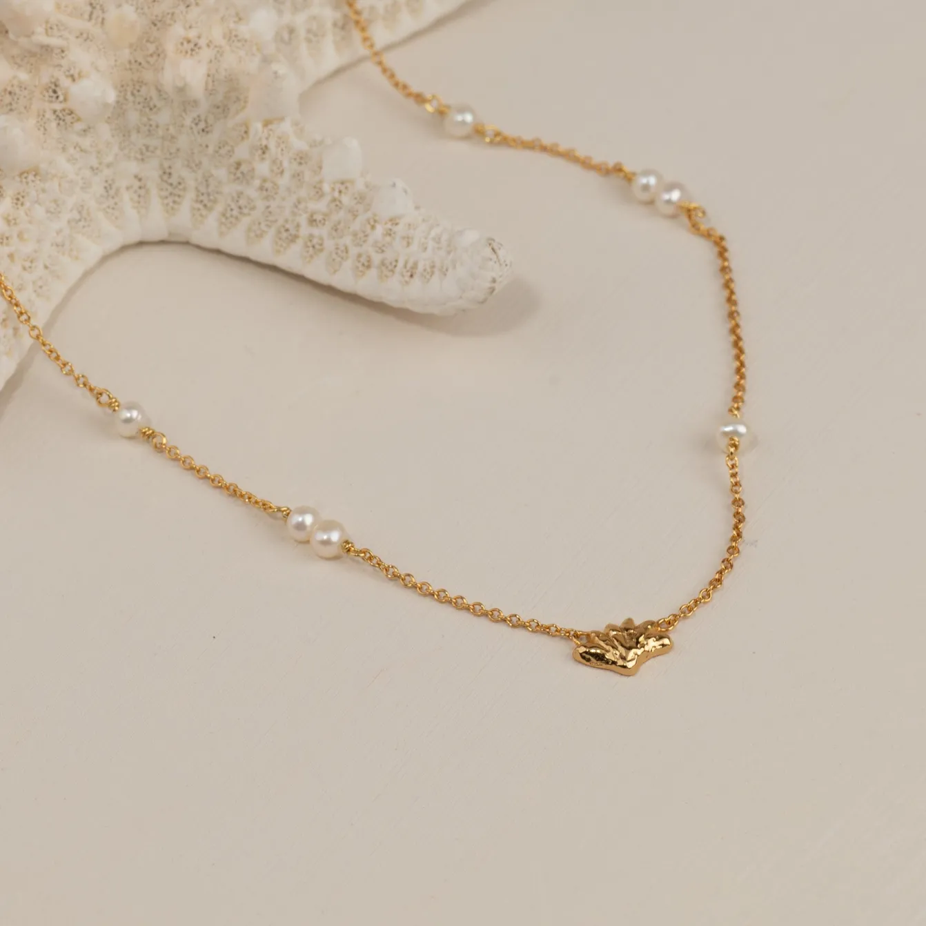 SHELLY PEARL GOLDEN NECKLACE