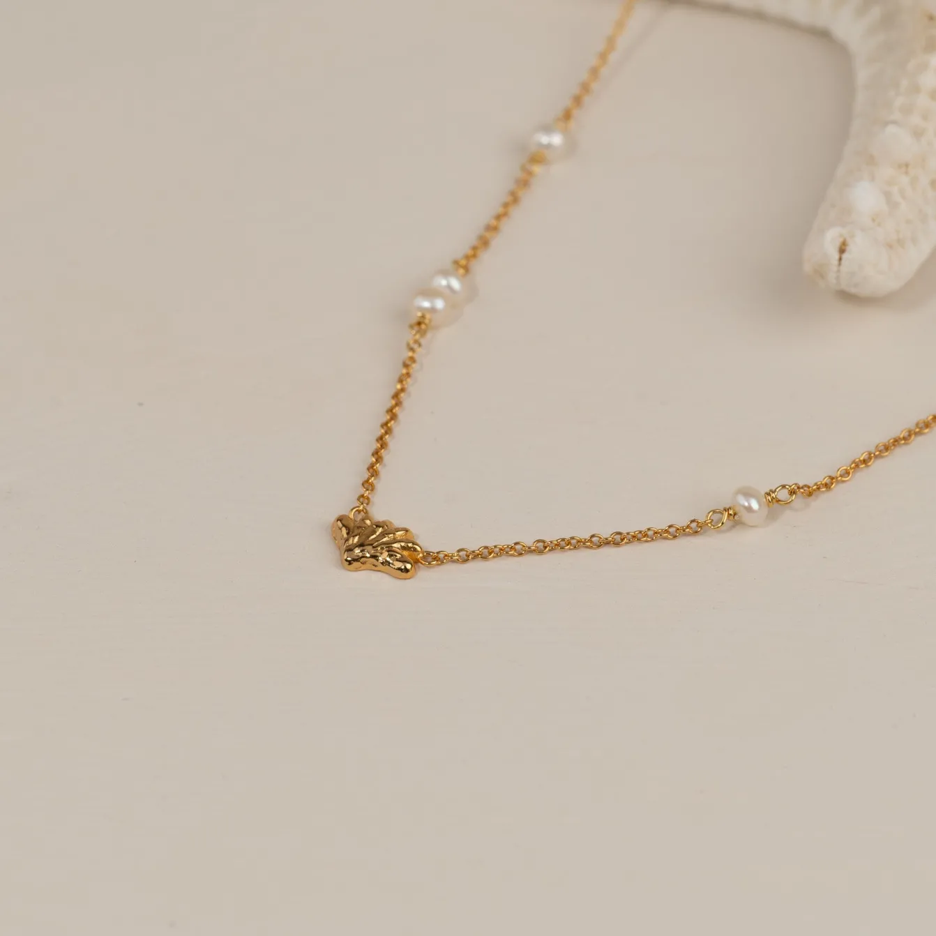 SHELLY PEARL GOLDEN NECKLACE