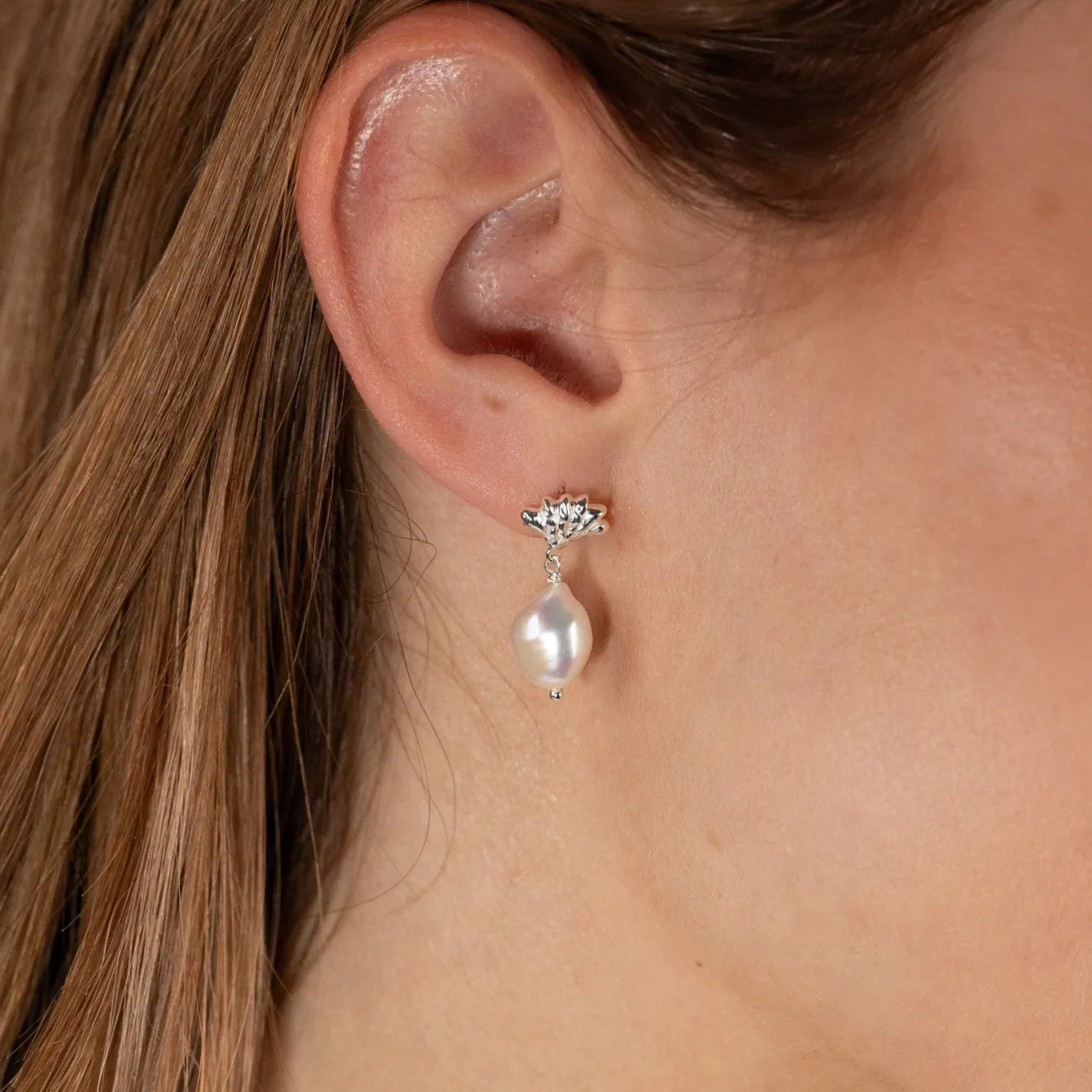 SHELLY PEARL SILVER EARRING