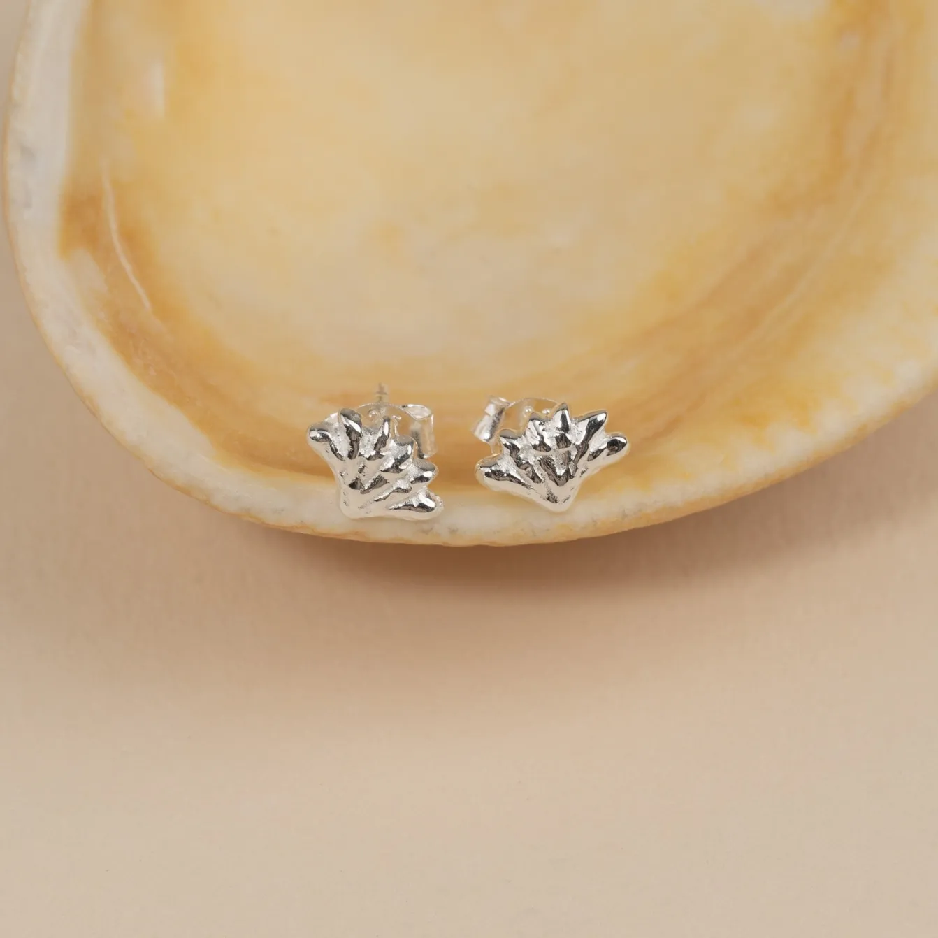 SHELLY SILVER STUD EARRING