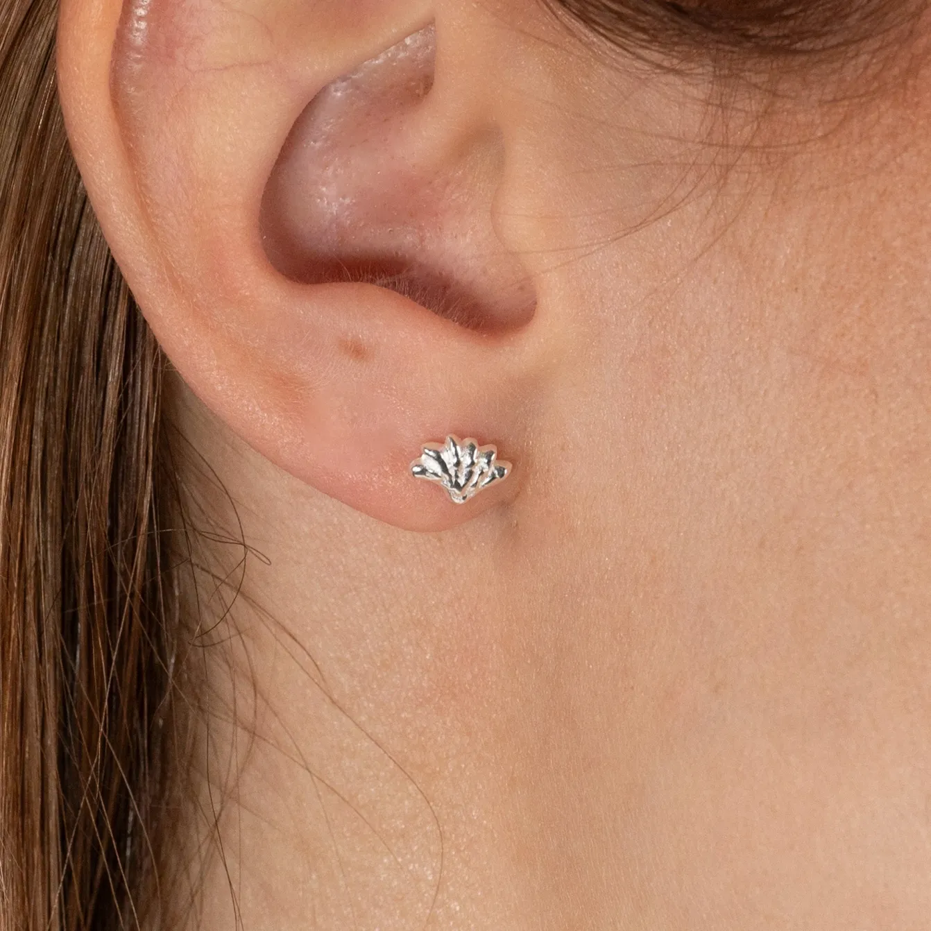 SHELLY SILVER STUD EARRING