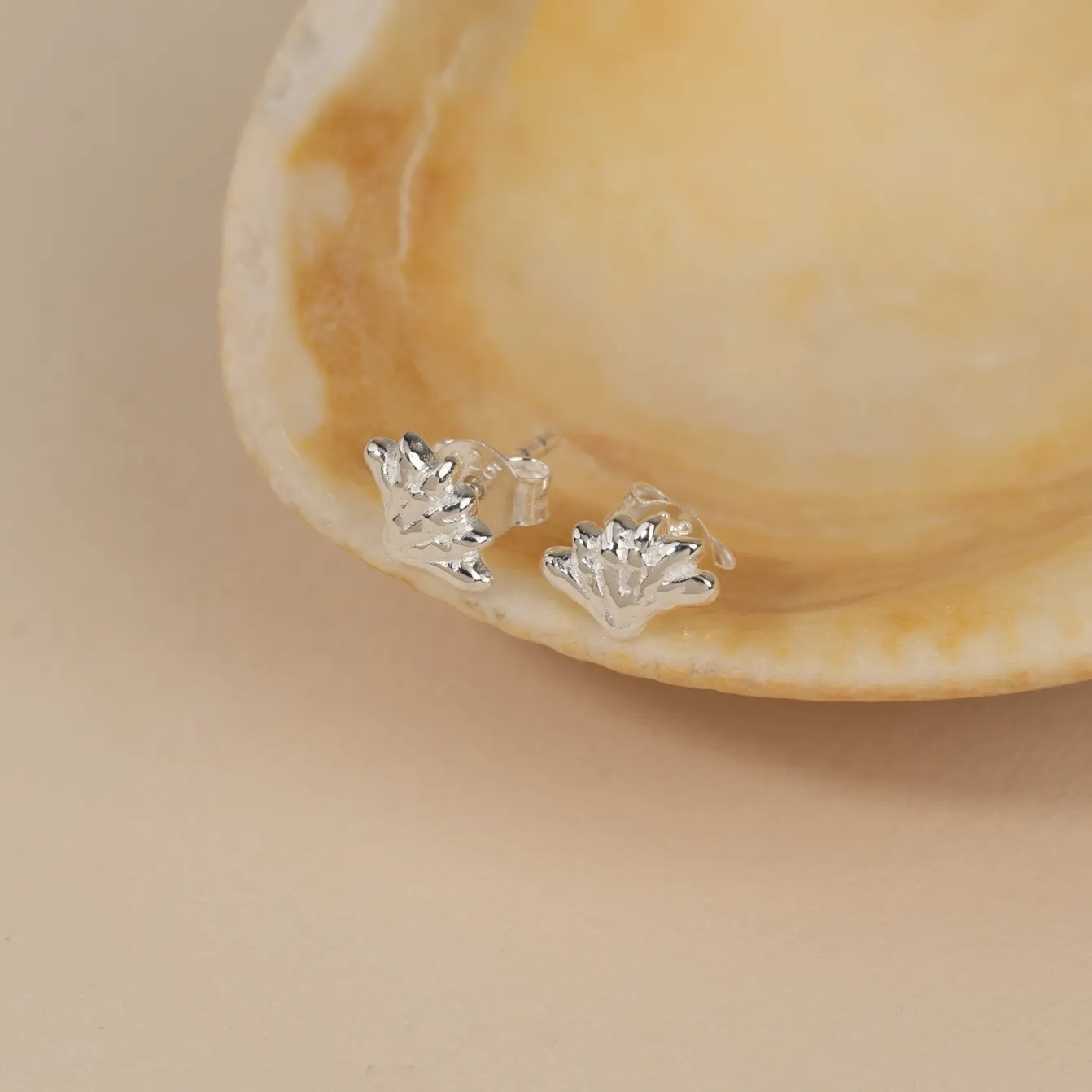 SHELLY SILVER STUD EARRING