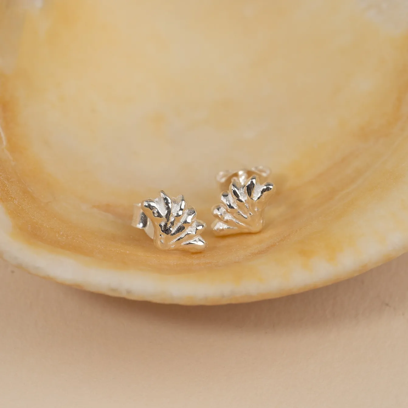 SHELLY SILVER STUD EARRING