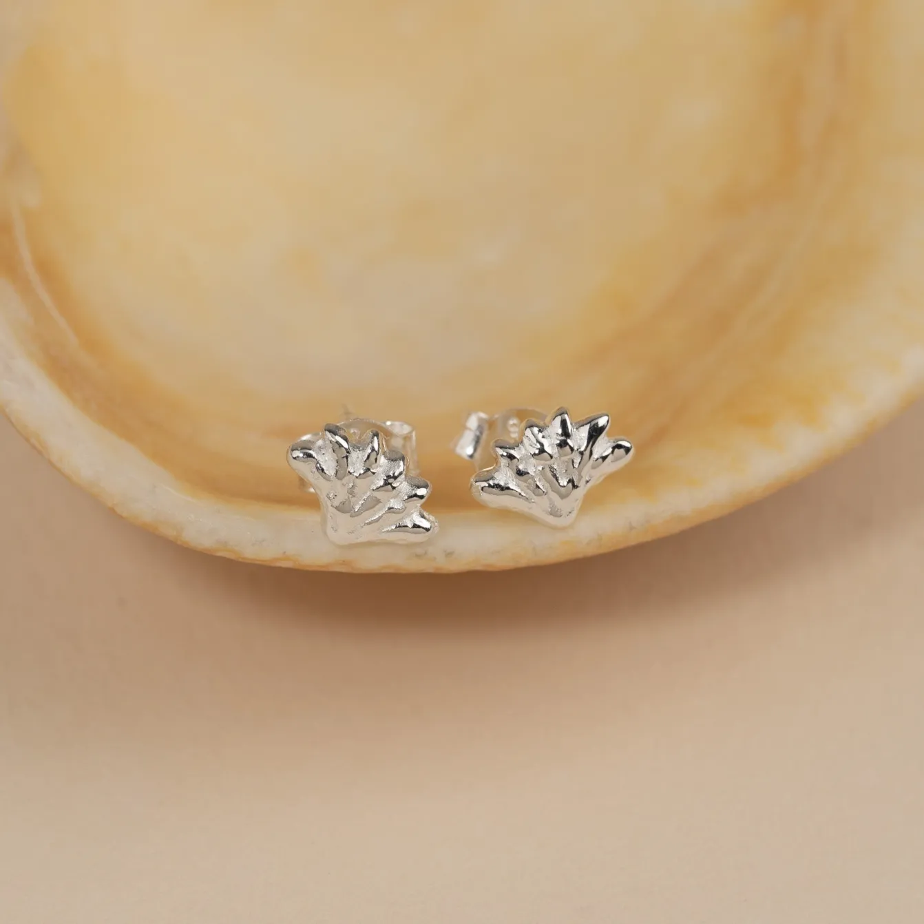 SHELLY SILVER STUD EARRING