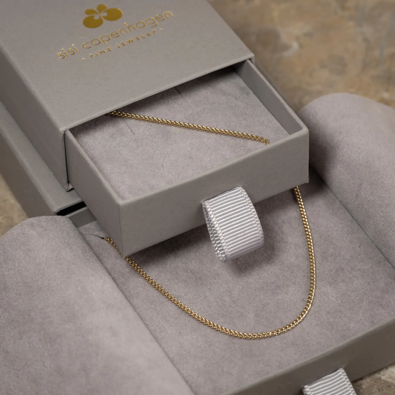SIA MINI PANZER SOLID GOLD BRACELET - Sisi Copenhagen