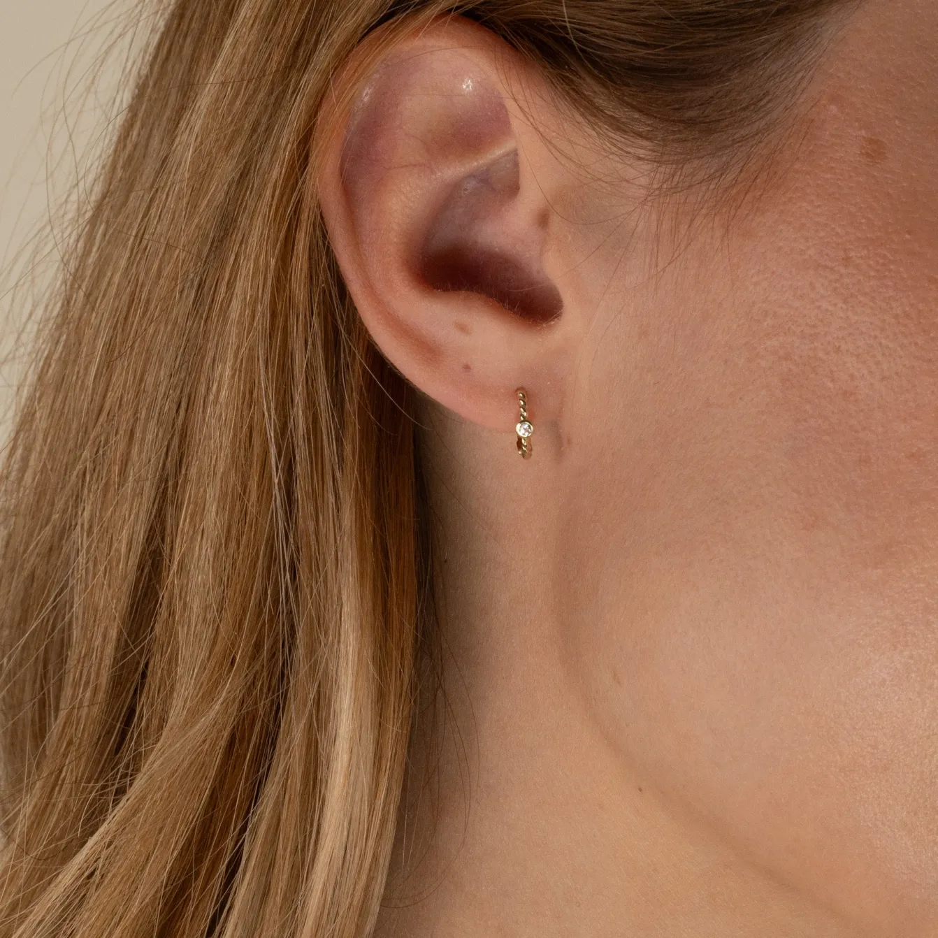 SIGRID WHITE TOPAZ SOLID GOLD CREOL EARRING