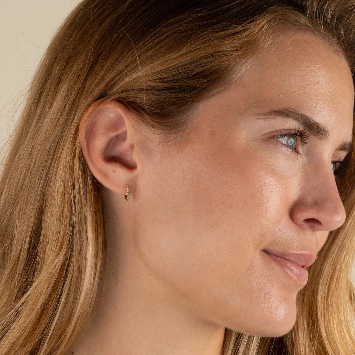SIGRID WHITE TOPAZ SOLID GOLD CREOL EARRING