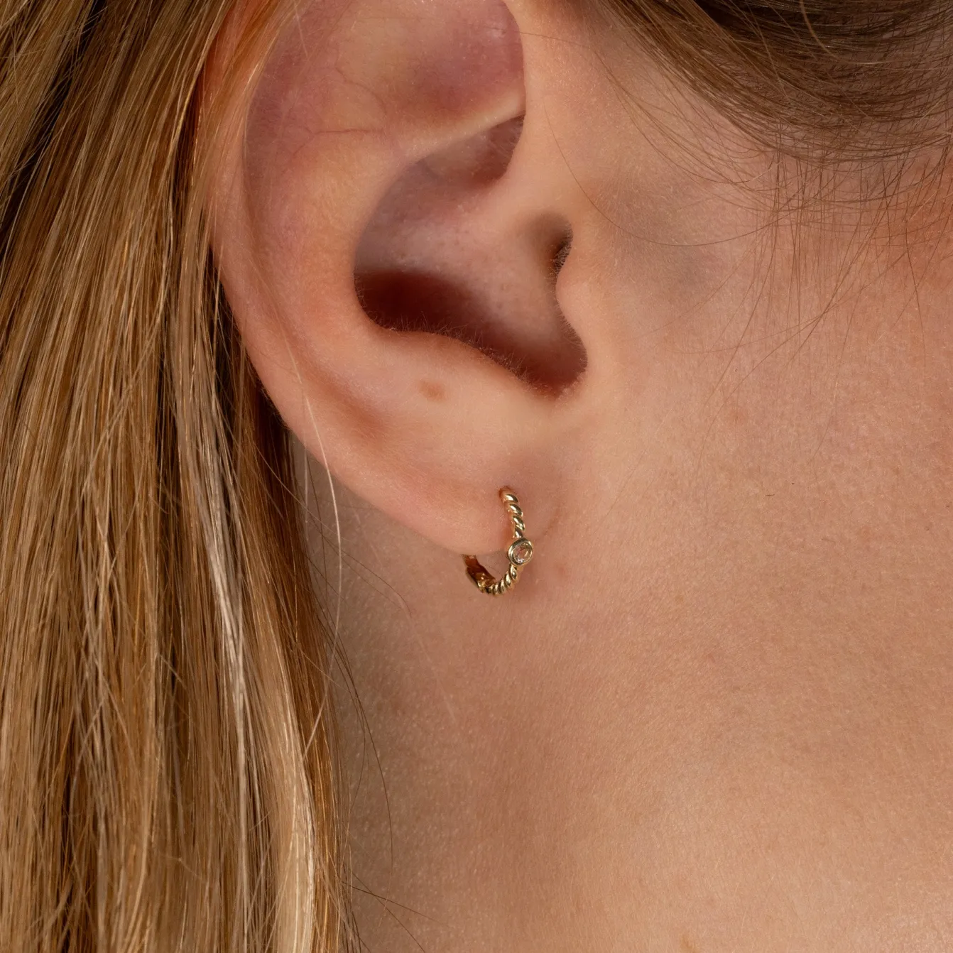 SIGRID WHITE TOPAZ SOLID GOLD CREOL EARRING