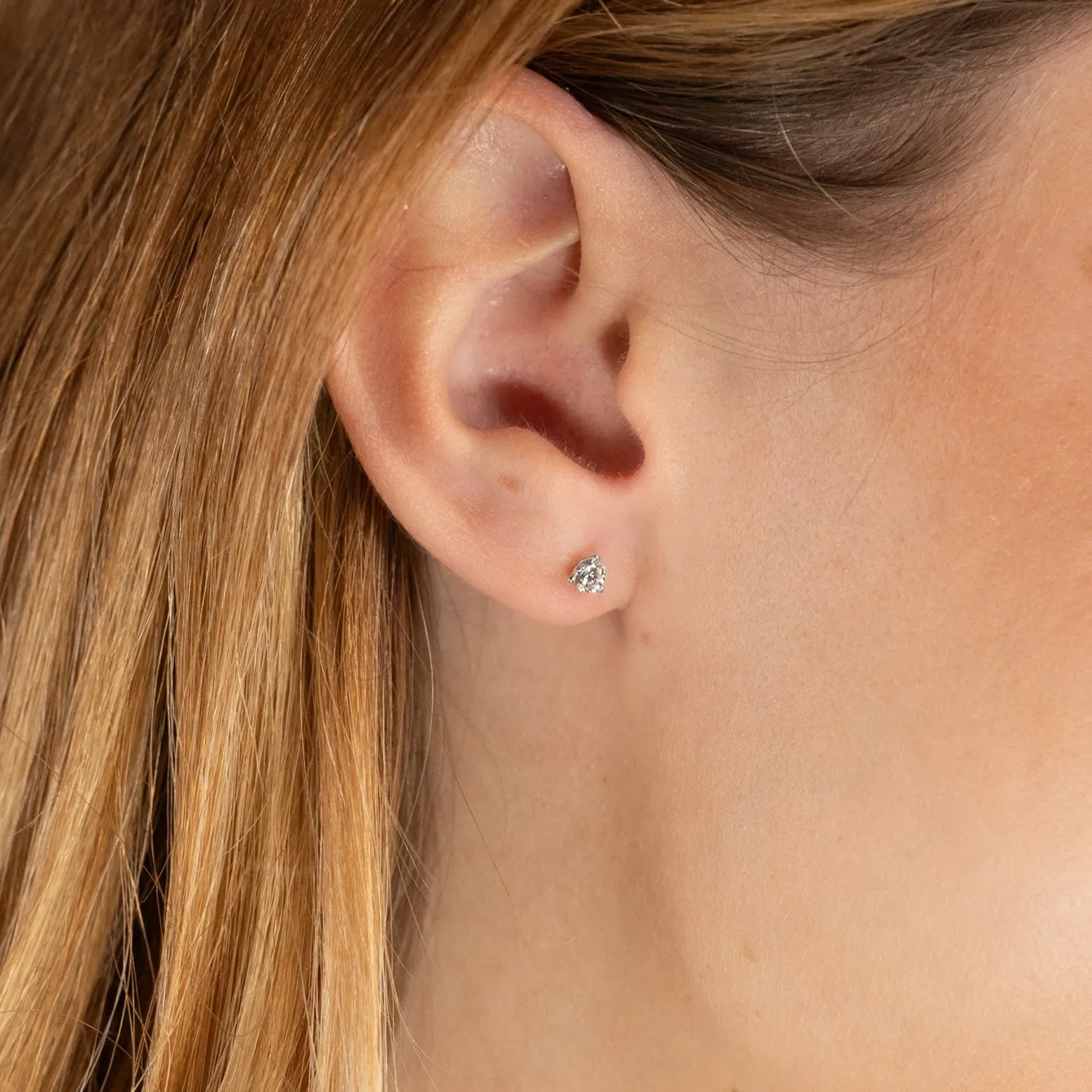 SIMPLE DIAMOND STUD EARRING - 0.33ct - WG