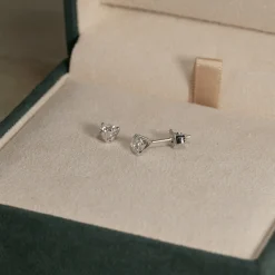 SIMPLE DIAMOND STUD EARRING - 0.75ct - WG