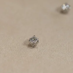 SIMPLE DIAMOND STUD EARRING - 0.33ct - WG