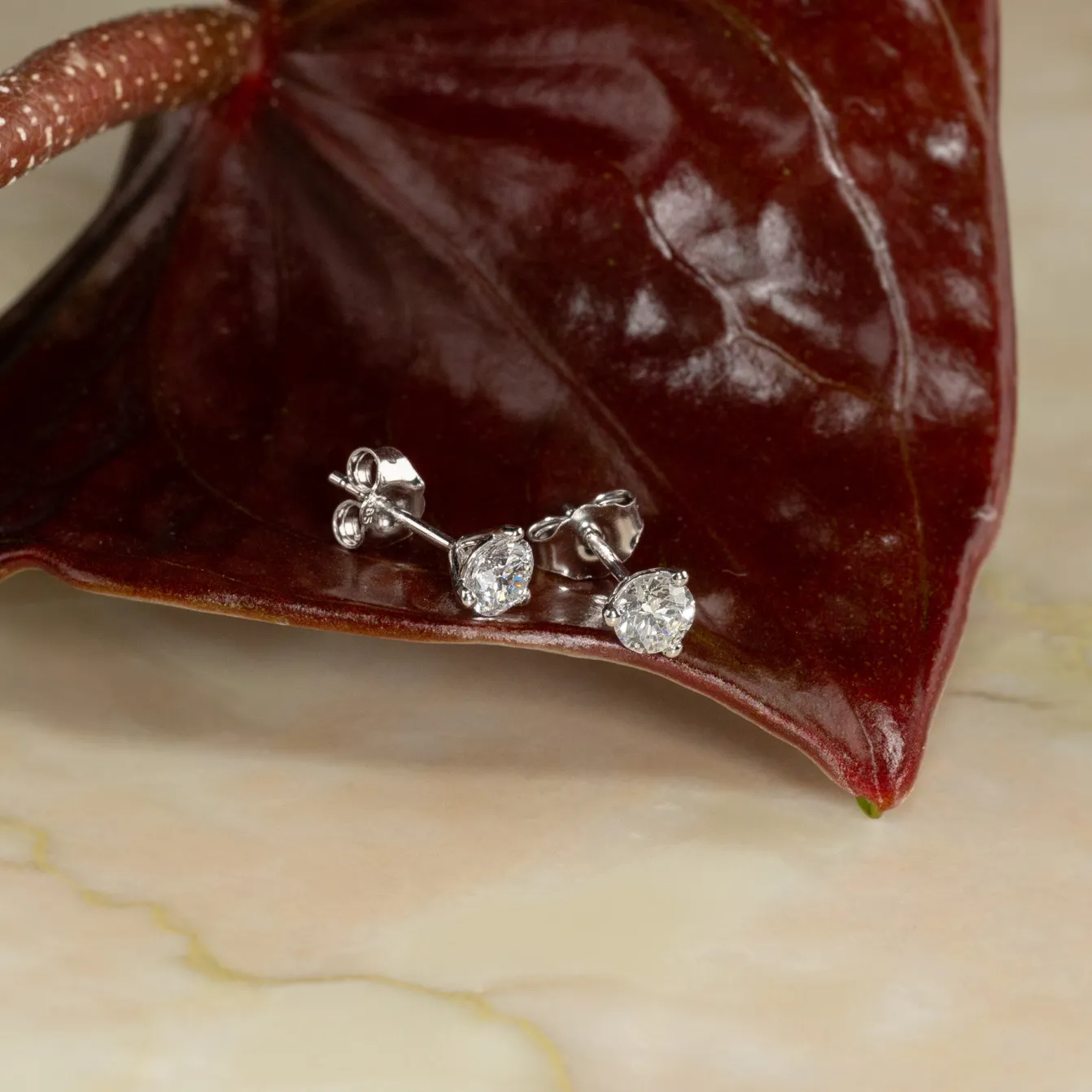 SIMPLE DIAMOND STUD EARRING - 0.75ct - WG