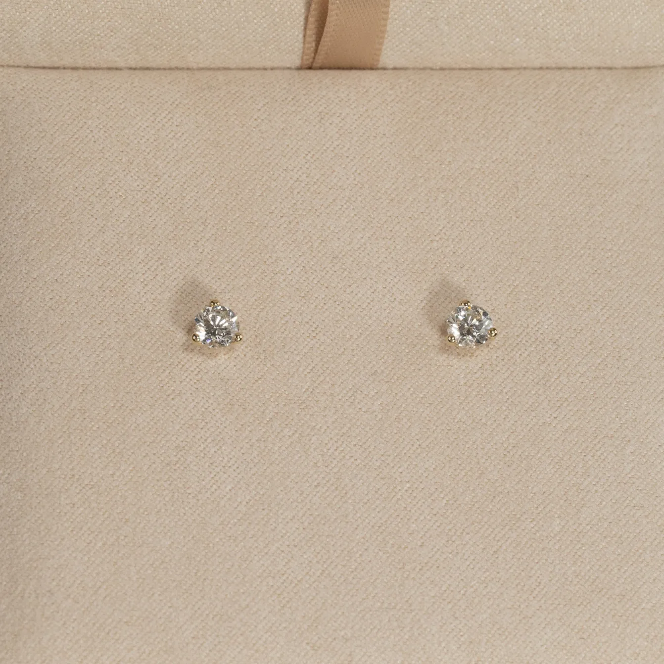 SIMPLE DIAMOND STUD EARRING - 0.75ct - YG
