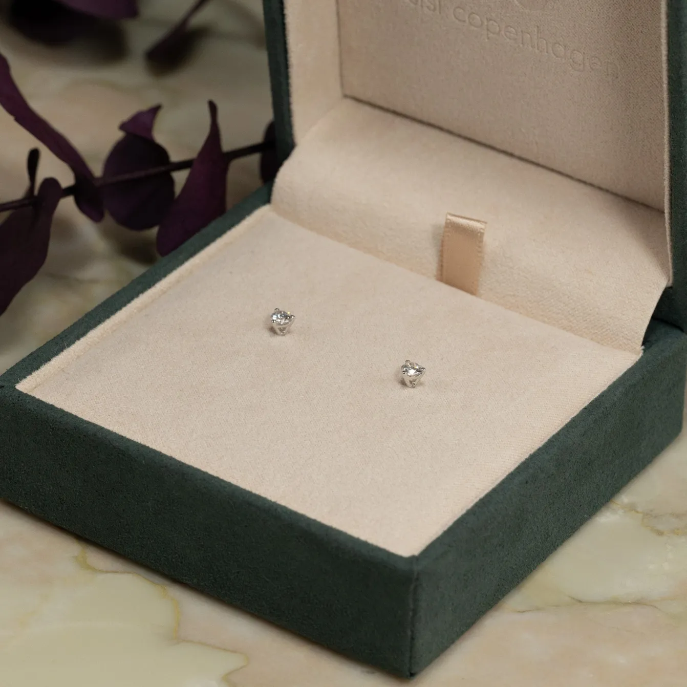 SIMPLE DIAMOND STUD EARRING - 0.33ct - WG