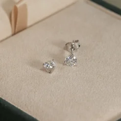 SIMPLE DIAMOND STUD EARRING - 0.75ct - WG