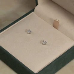 SIMPLE DIAMOND STUD EARRING - 0.75ct - WG