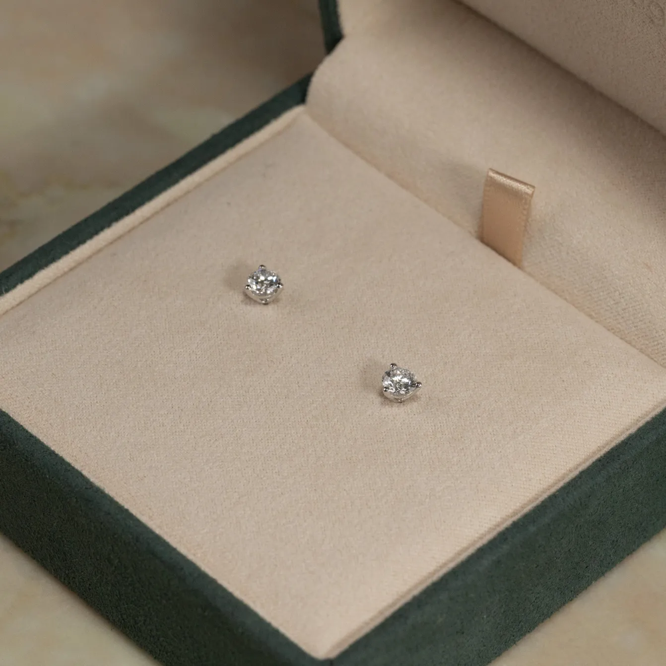 SIMPLE DIAMOND STUD EARRING - 0.75ct - WG