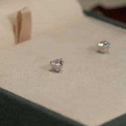 SIMPLE DIAMOND STUD EARRING - 0.75ct - WG