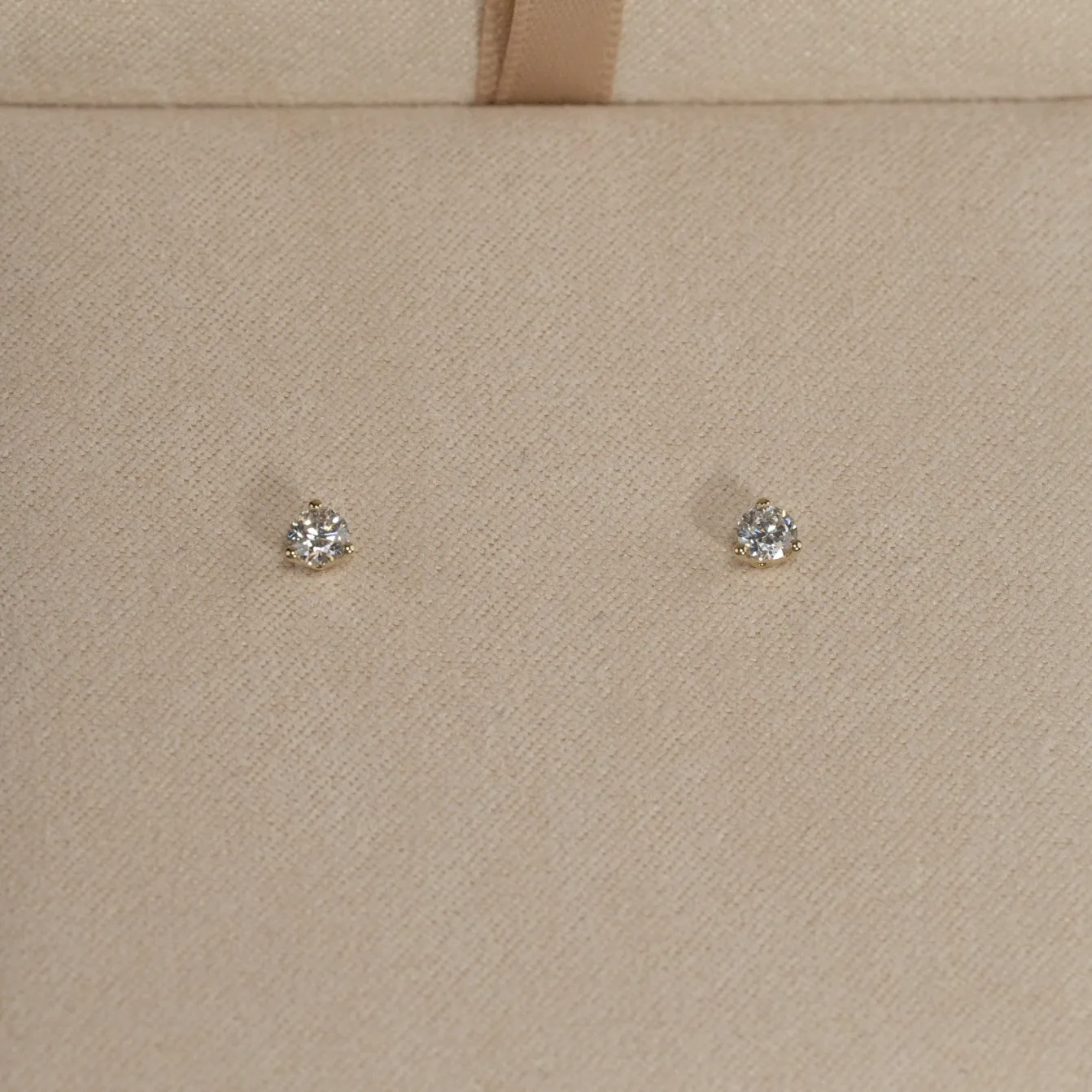 SIMPLE DIAMOND STUD EARRING - 0.33ct - YG