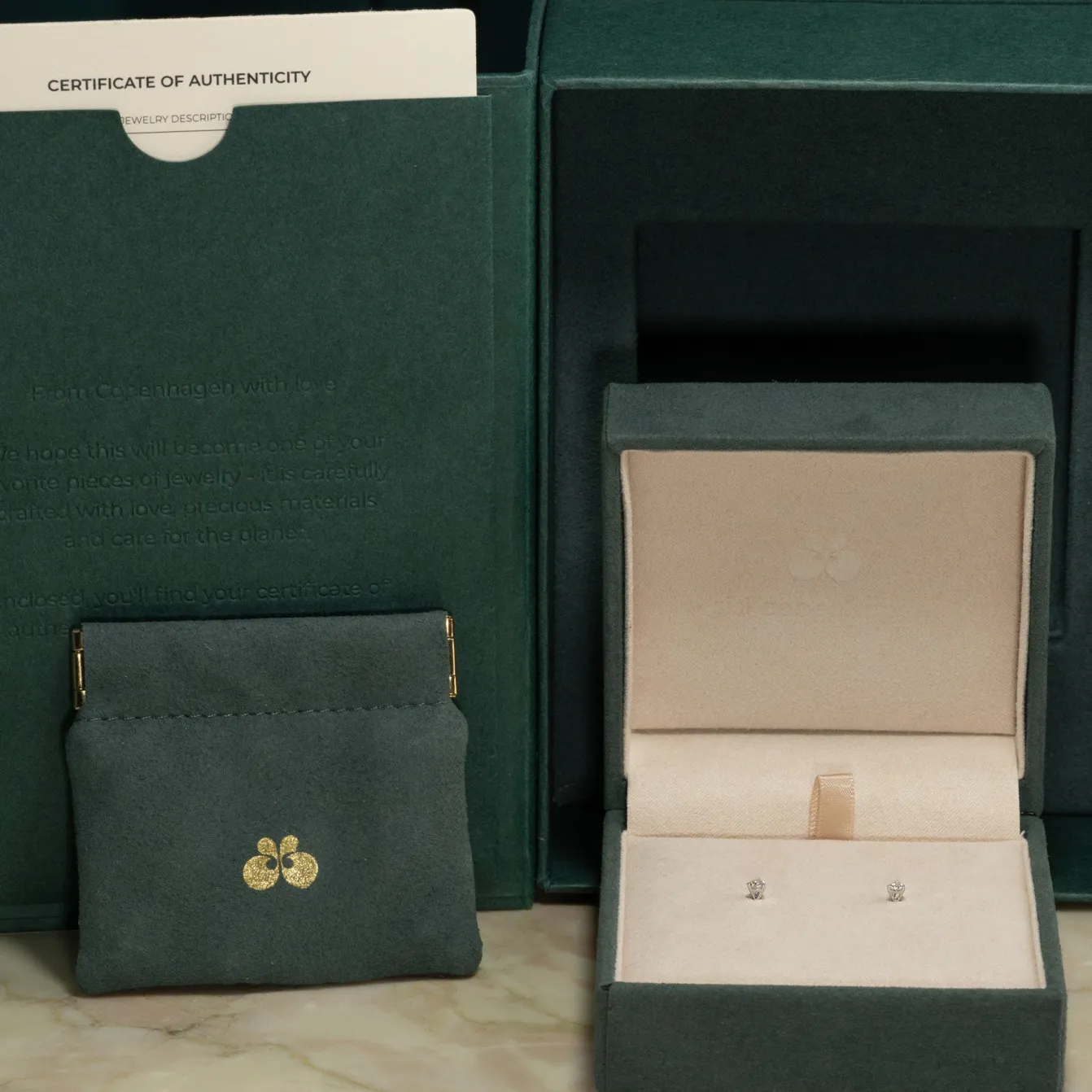 SIMPLE DIAMOND STUD EARRING - 0.2ct - WG