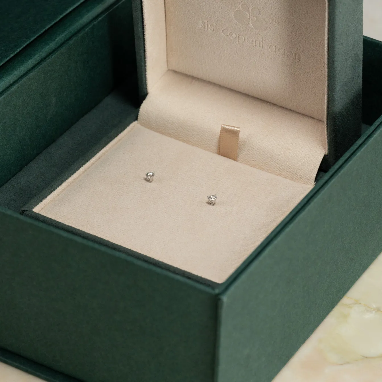 SIMPLE DIAMOND STUD EARRING - 0.2ct - WG