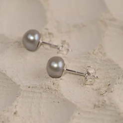 SIMPLE GREY PEARL SILVER STUD EARRING