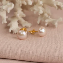 SIMPLE ROSE PEARL GOLDEN STUD EARRING