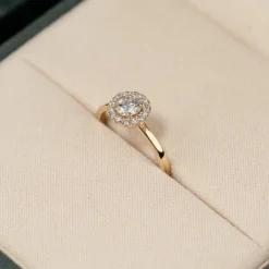 SIMPLE ROUND HALO DIAMOND RING - 0.7ct - YG
