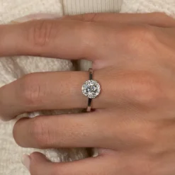 SIMPLE ROUND HALO DIAMOND RING - 0.7ct - WG