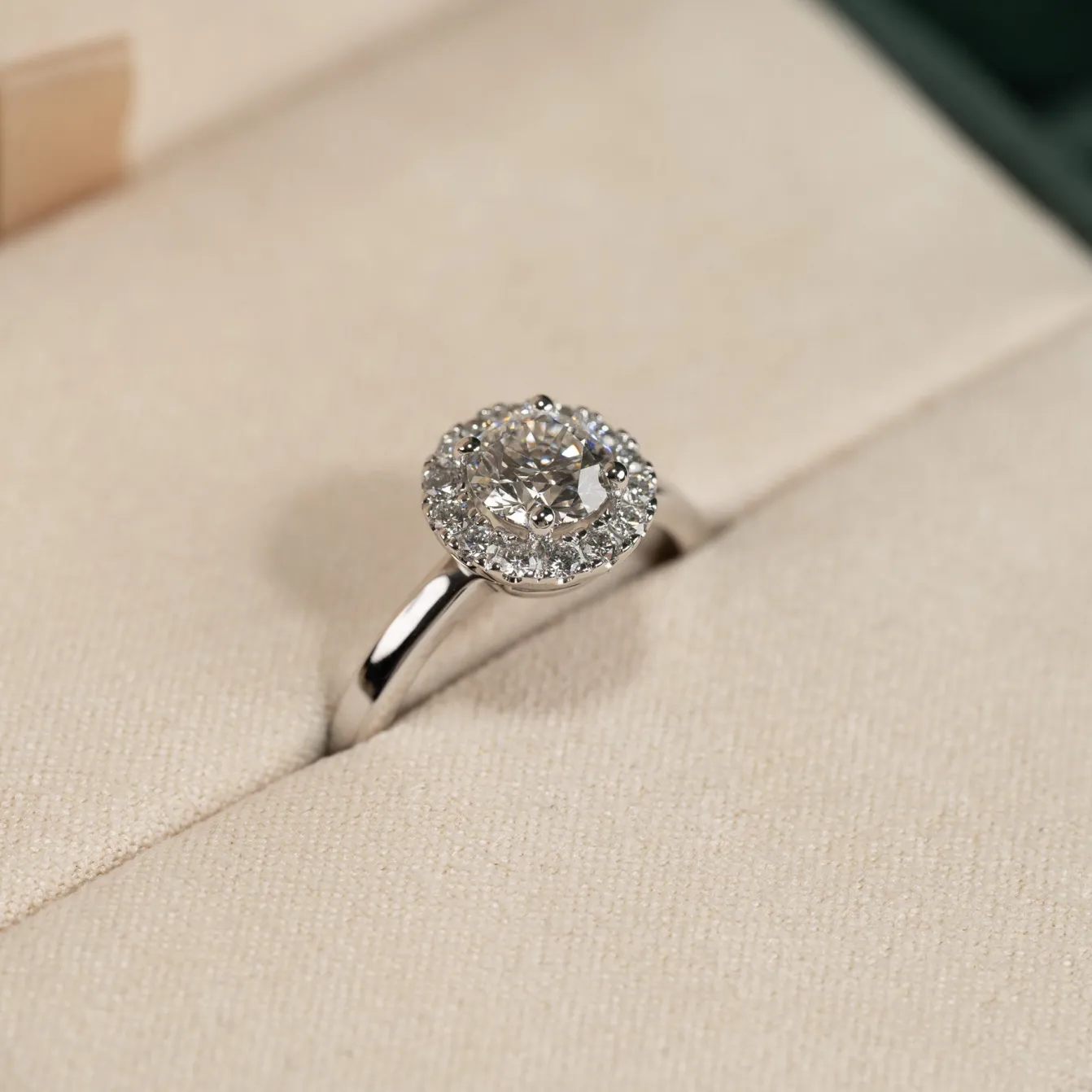 SIMPLE ROUND HALO DIAMOND RING - 1.25ct - WG