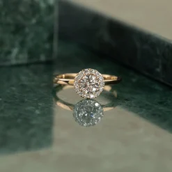SIMPLE ROUND HALO DIAMOND RING - 0.7ct - YG