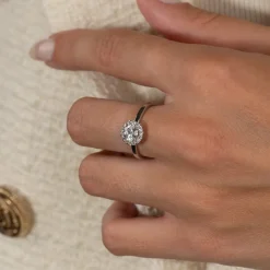 SIMPLE ROUND HALO DIAMOND RING - 0.7ct - WG