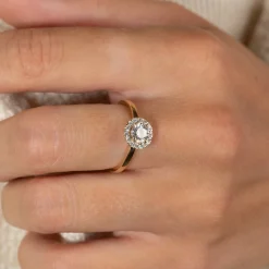 SIMPLE ROUND HALO DIAMOND RING - 0.7ct - YG