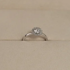 SIMPLE ROUND HALO DIAMOND RING - 0.7ct - WG