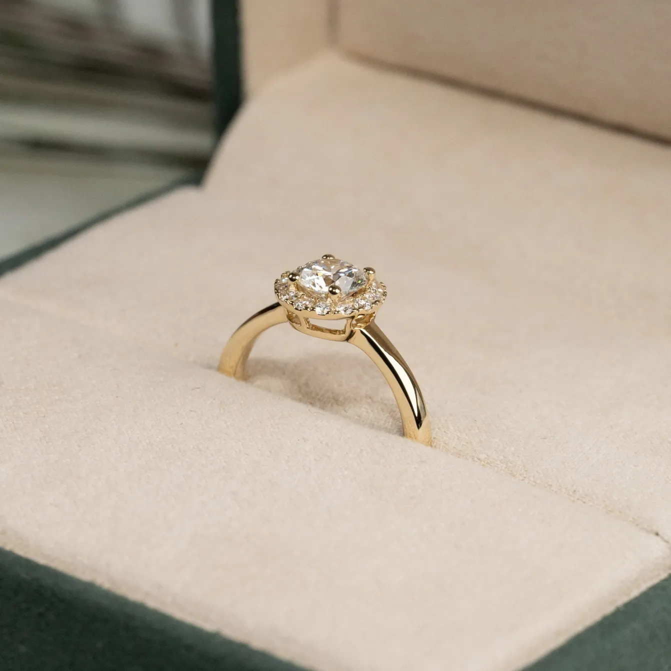 SIMPLE ROUND HALO DIAMOND RING - 1.0ct - YG