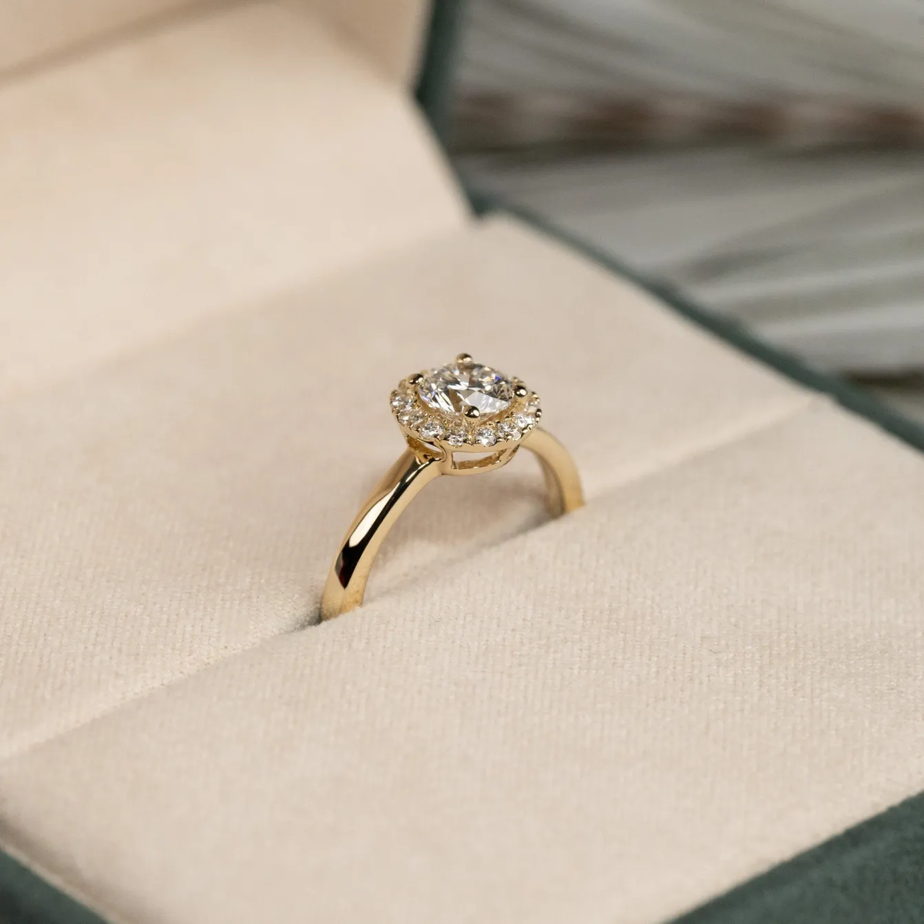 SIMPLE ROUND HALO DIAMOND RING - 1.0ct - YG
